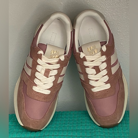 NWT.. WOMENS STEVE MADDEN RETRO RUNNER SNEAKERS - Picture 6 of 15